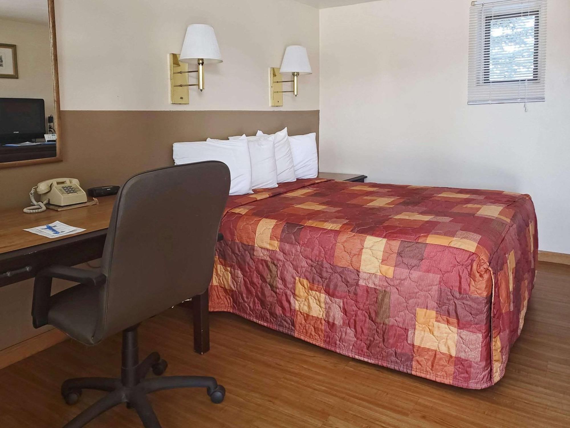 Inn Rodeway 2*