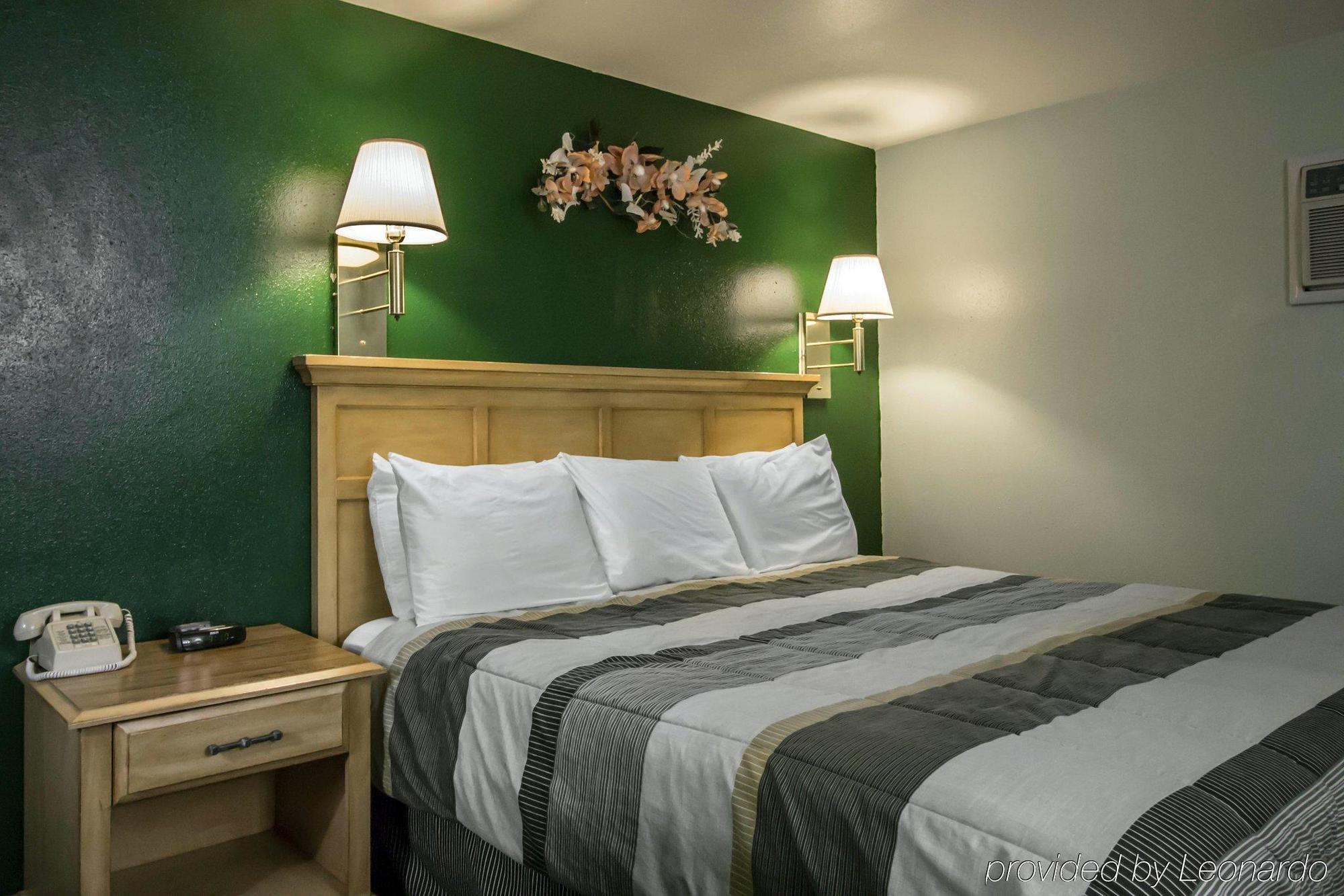 Rodeway Inn 2*
